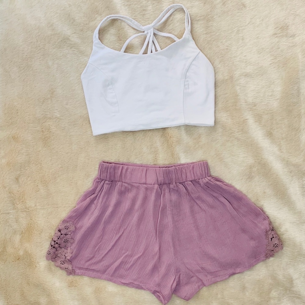 Lightweight Summer short with flower details